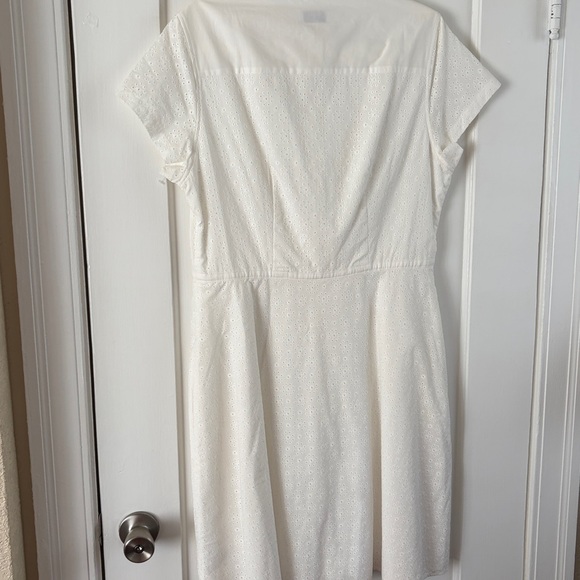 Untuckit Farrah Eyelet Button-Front White Dress - Picture 4 of 5